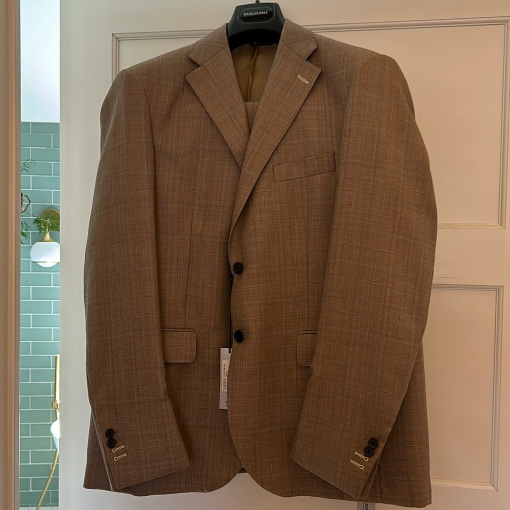 Men’s Tiziano Zorzan Italian suit. Lightweight wool. Size 56.